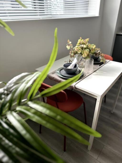 Studio Apartment In Milton Keynes Eksteriør bilde